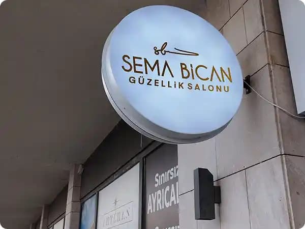 Dış Mekan Tabelası Restorasyonunda Maliyet ve İşçilik Detaylarının Analizi