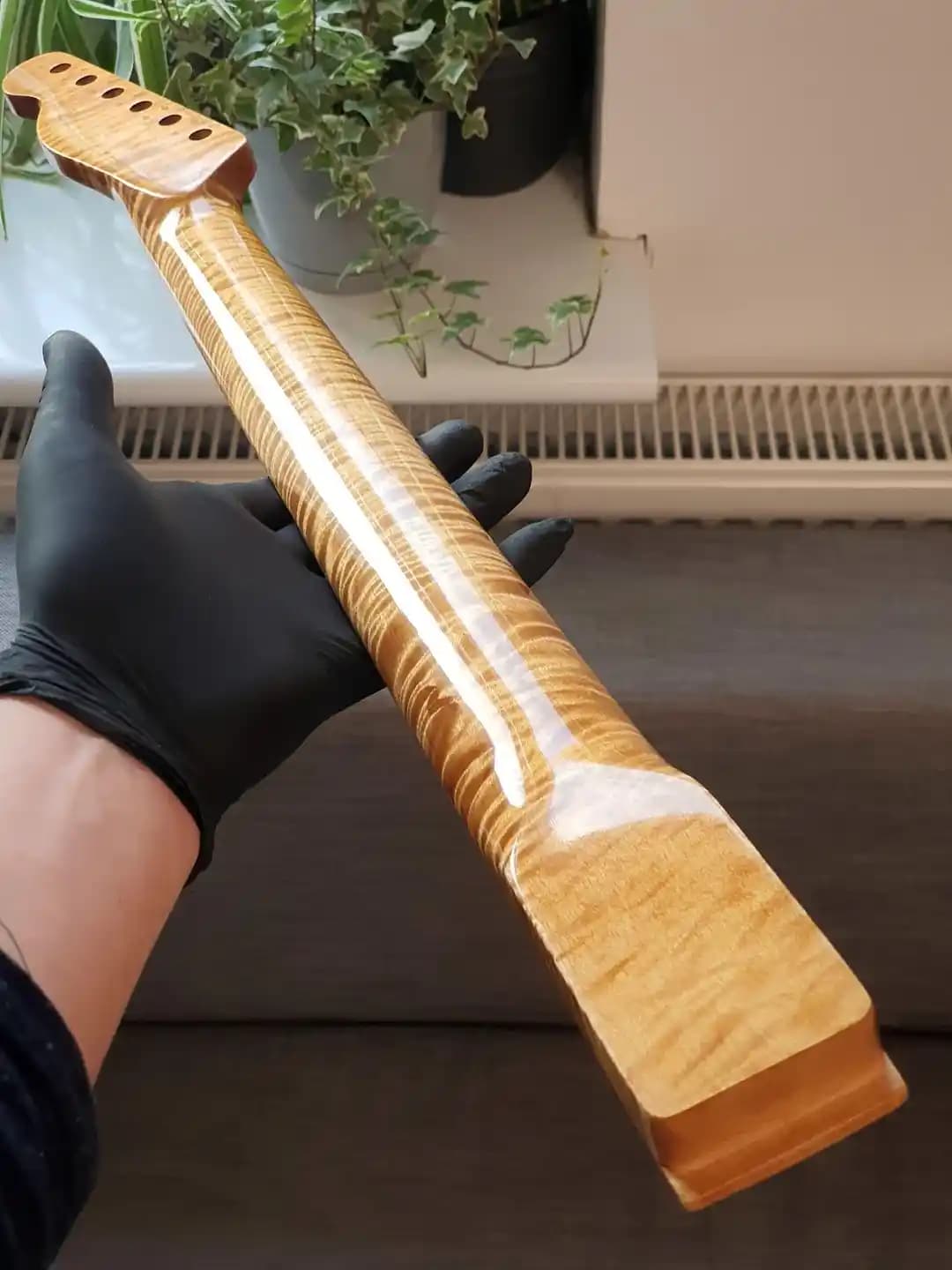 Fransız Cilası ve Geleneksel Reçine Katkılarıyla Ahşap Yüzey İşleminin Teknik ve Estetik İncelenmesi