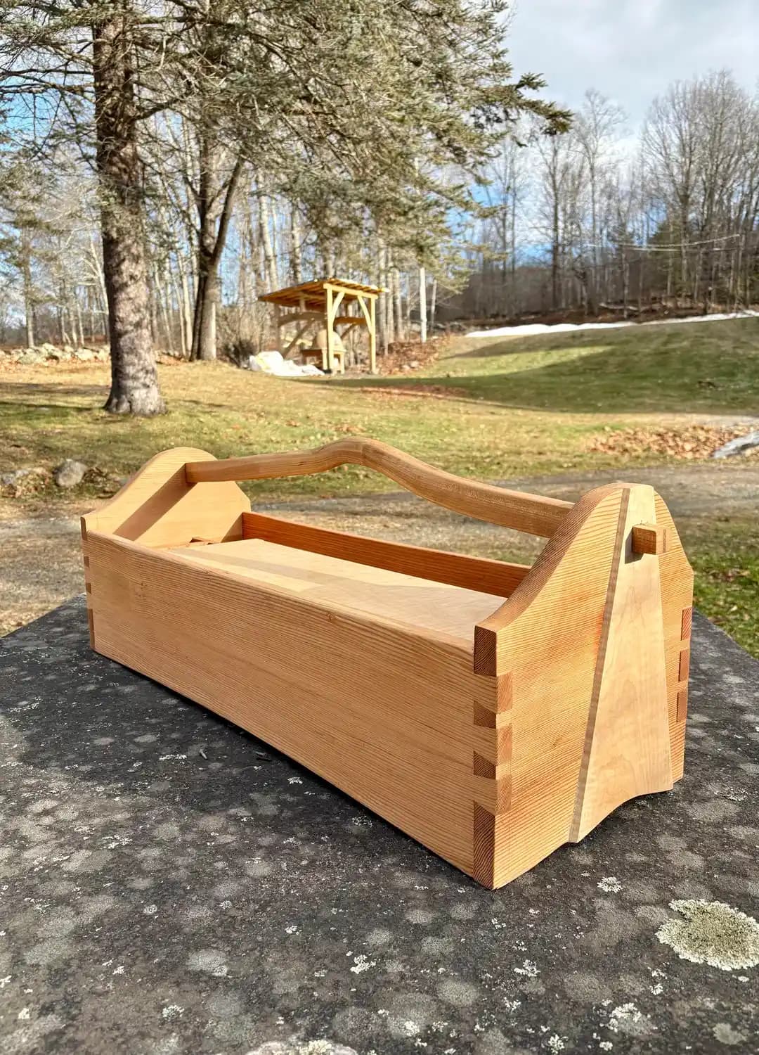 Geri Dönüştürülmüş Ahşaptan El Yapımı Alet Kutusunun Tasarım ve İşçilik Süreci