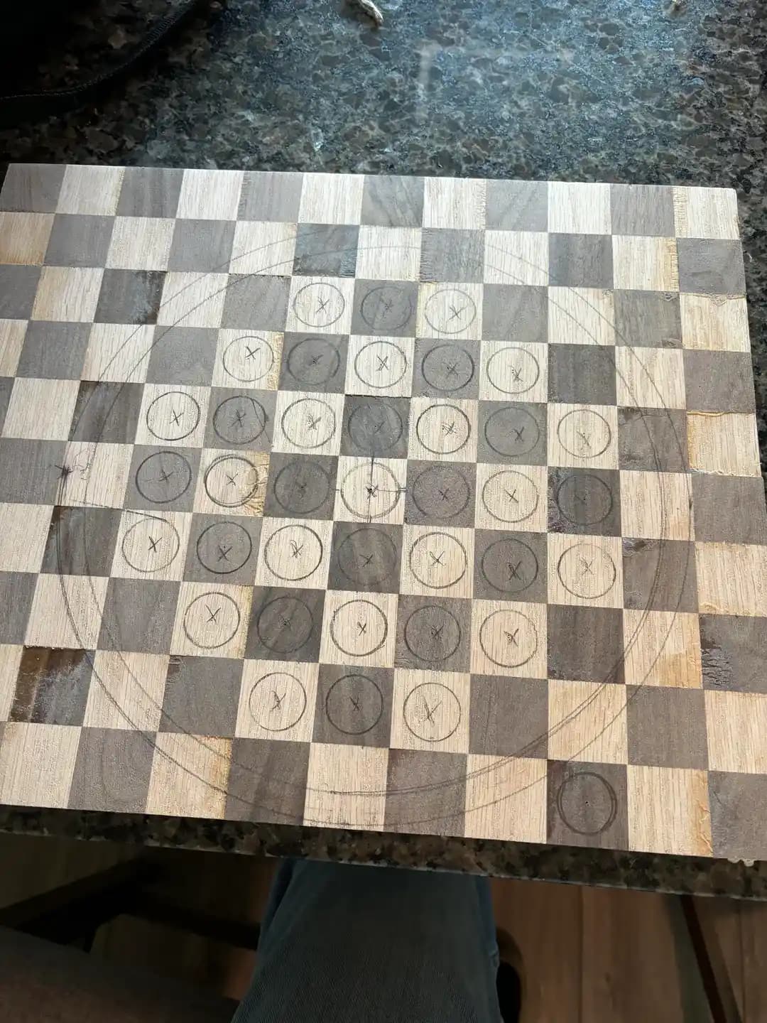 İlk Ahşap İşçiliği Deneyimi: Mermer Solitaire Tahtası Yapımında Teknik ve Tasarım Detayları