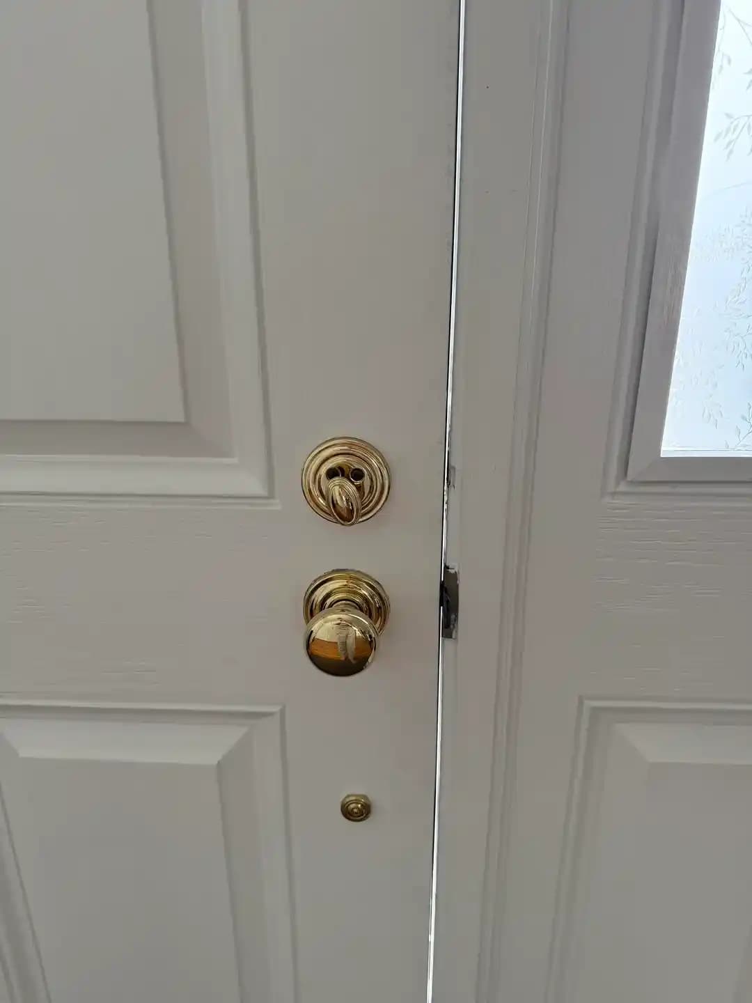 Kapı Rüzgarı ve Hava Sızıntısı Sorunlarının Çözümünde Tokmak ve Menteşe Ayarları