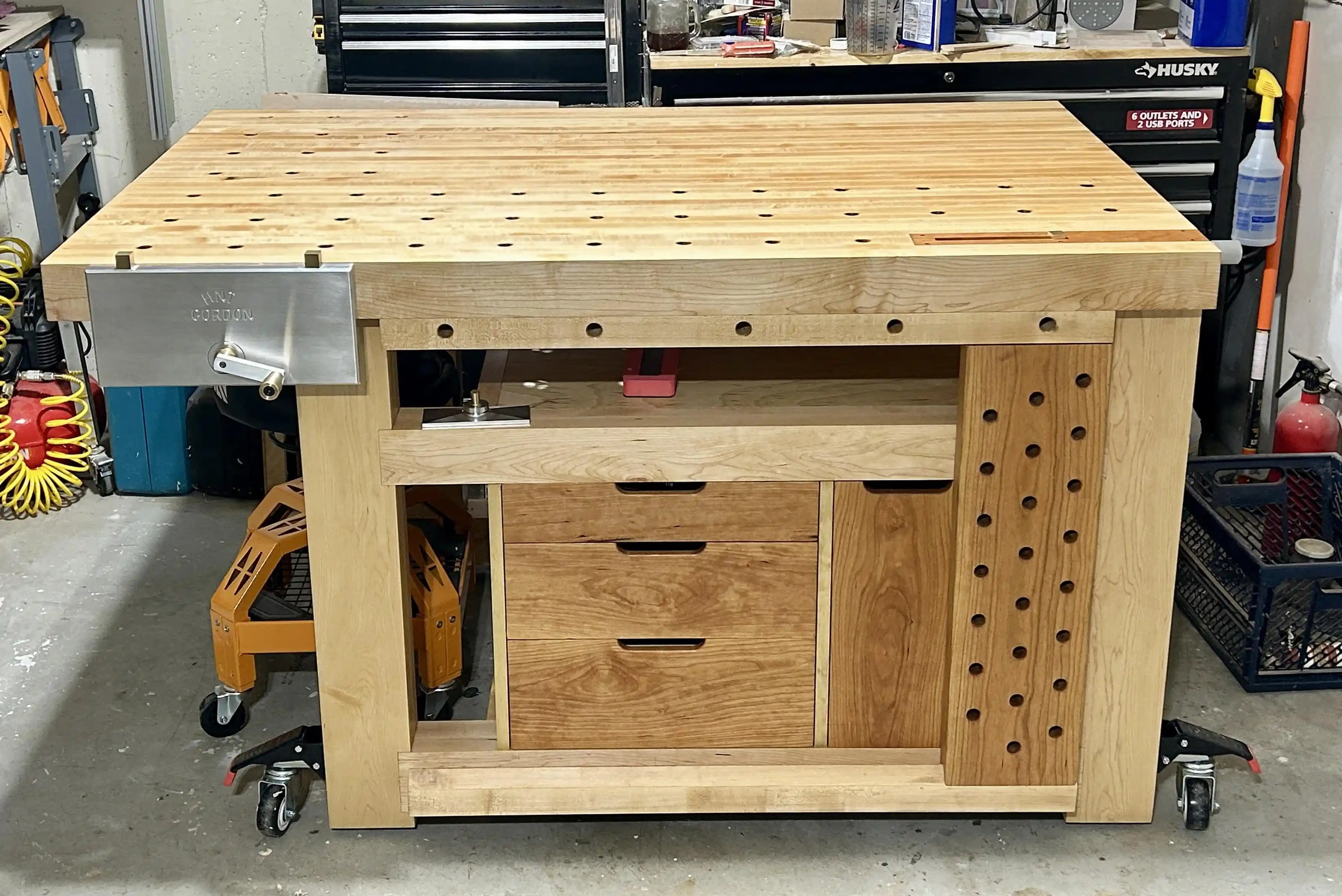 Maple ve Kiraz Ağacından Dayanıklı ve Fonksiyonel Ahşap İş Tezgahı Tasarımı