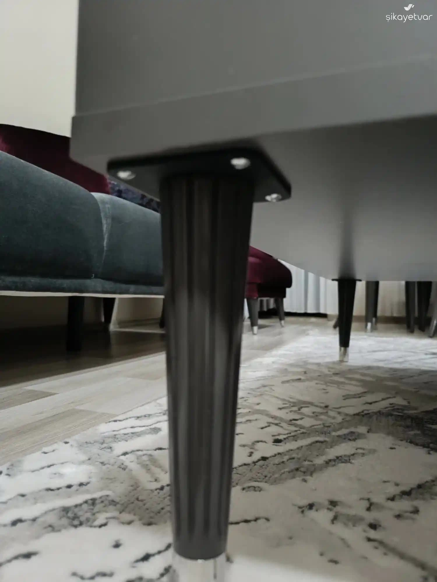 Orta Destek Ayağı Olmadan Uzun Çalışma Masası Tasarımında Malzeme ve Destek Seçimi