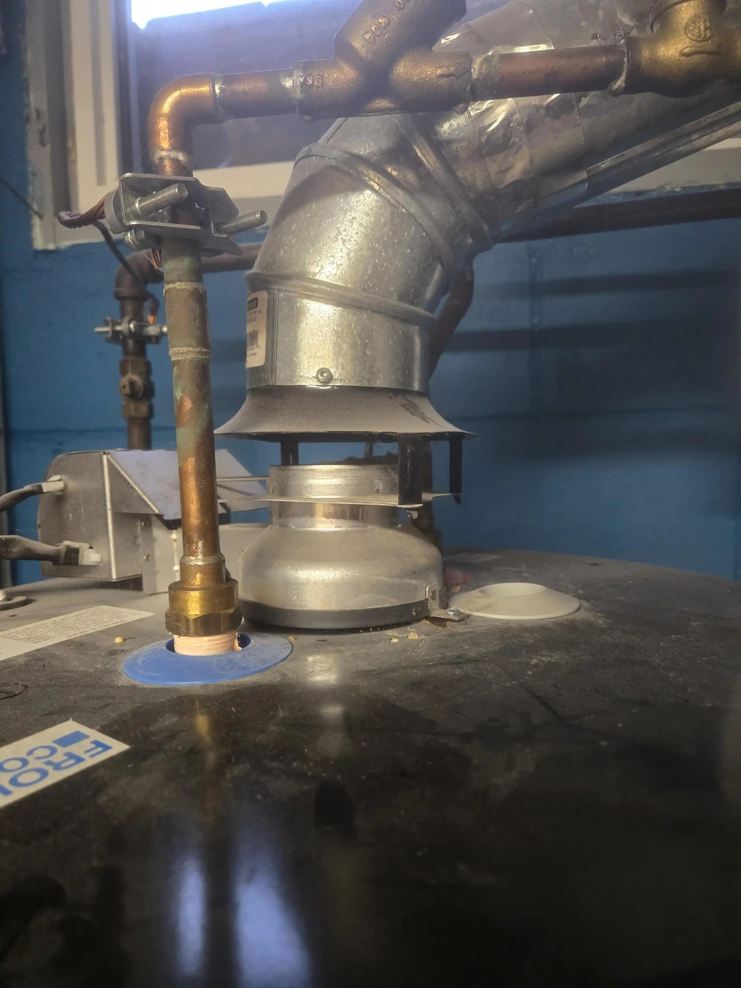 Su Isıtıcılarında Boru Bağlantıları ve Havalandırma Sistemlerinde Doğru Kurulumun Önemi ve Güvenlik