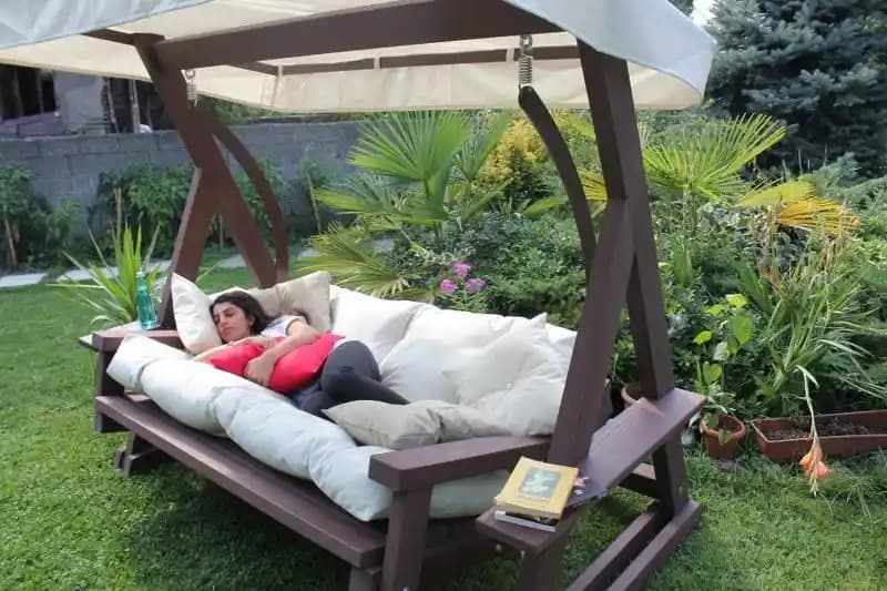 Ahşap Bahçe Salıncağı Modelleri: Estetik ve Dayanıklılığın Uyumuyla Dış Mekan Dekorasyonu