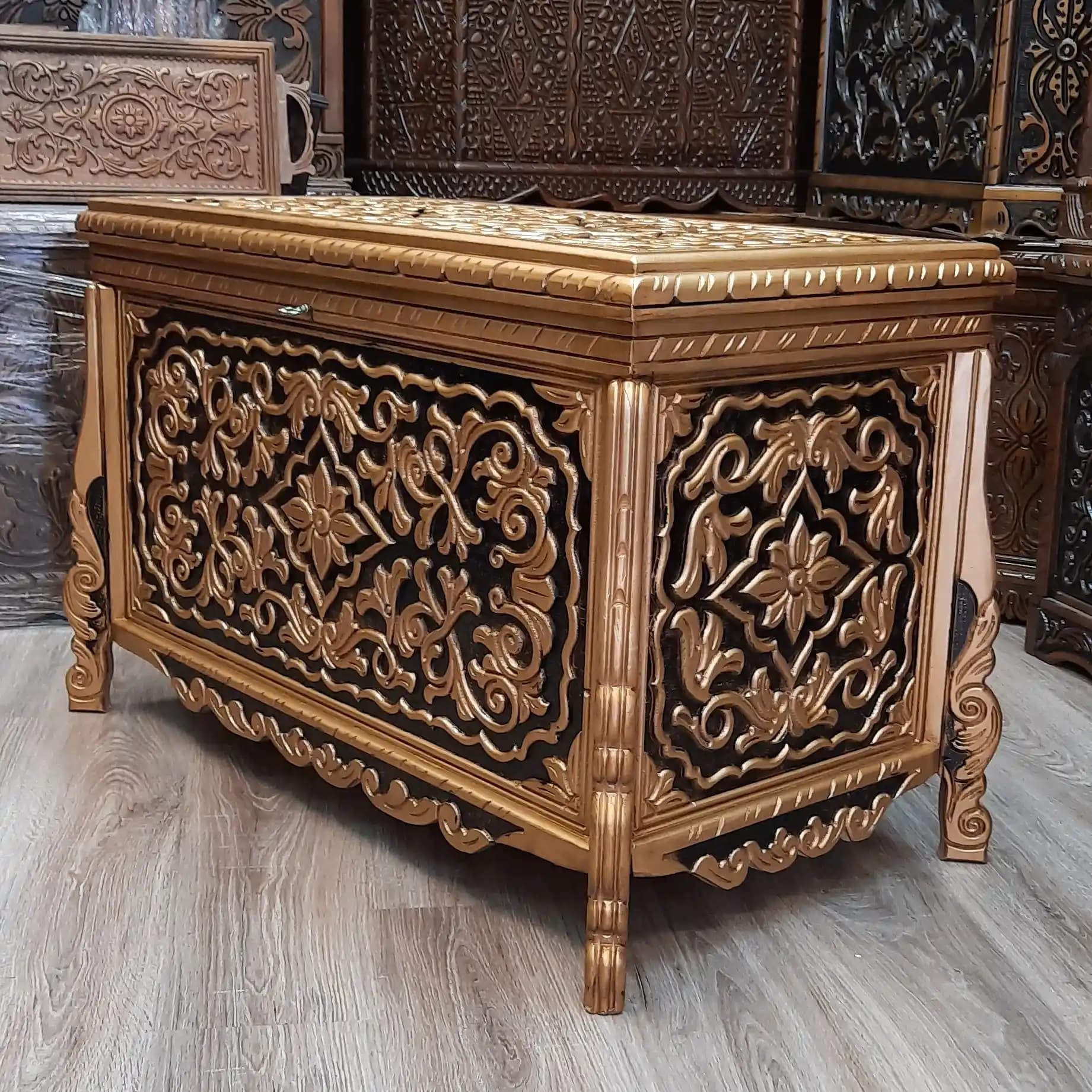 Ahşap Çeyiz Sandıkları: Geleneksel Estetik ve İşlevsellik Özellikleri