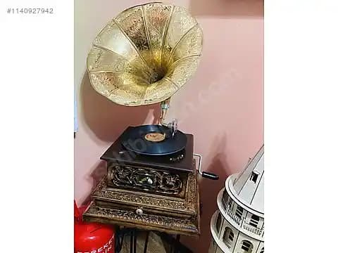 Ahşap Gramofonlar: Dekoratif ve Fonksiyonel Tasarımlarla İç Mekanlara Şıklık Katın