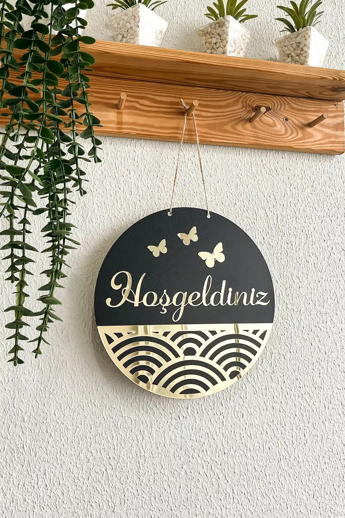 Ahşap Kelebek Kapı Süsleri: Doğal ve Estetik Giriş Dekorasyonu Seçenekleri