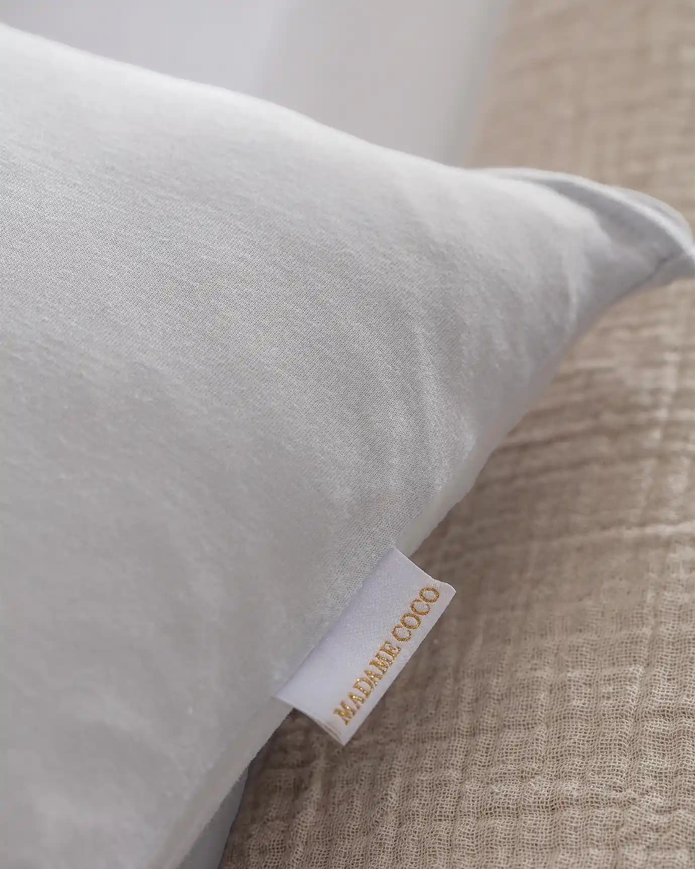 Bambu Dekoratif Yastık Kılıfı: Doğal ve Sürdürülebilir İç Mekan Dekorasyonu Seçenekleri