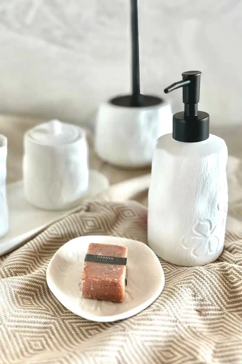 Beyaz Sabunluklar: Estetik ve Fonksiyonelliği Bir Arada Sunan Modern Tasarımlar