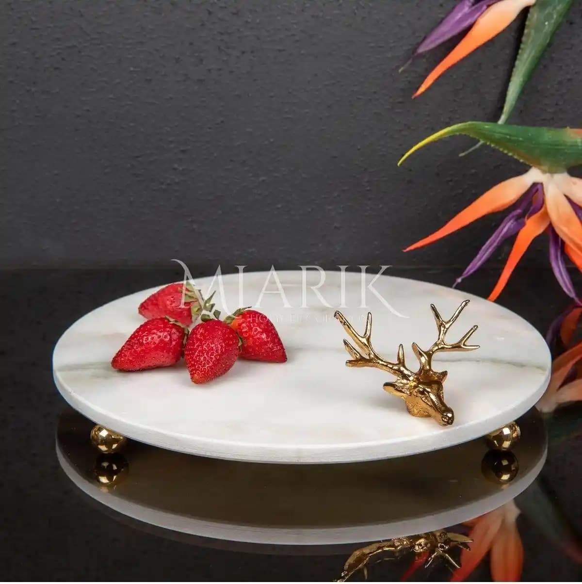 Beyaz Sunum Tabağı Dekorasyon Rehberi: Şıklık ve Çok Yönlülük İçin İpuçları