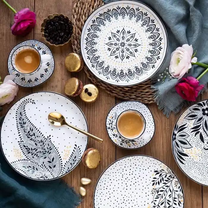 Bone China Takımları: Estetik ve Dayanıklılığı Bir Arada Sunan Modern Sofra Çözümleri