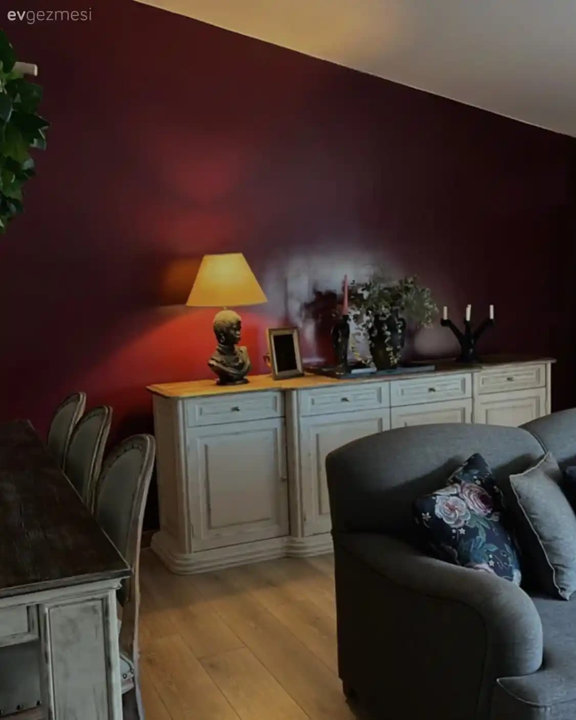 Bordo Renkli Ürünlerle Zarif ve Şık Dekorasyon Yaratma Rehberi