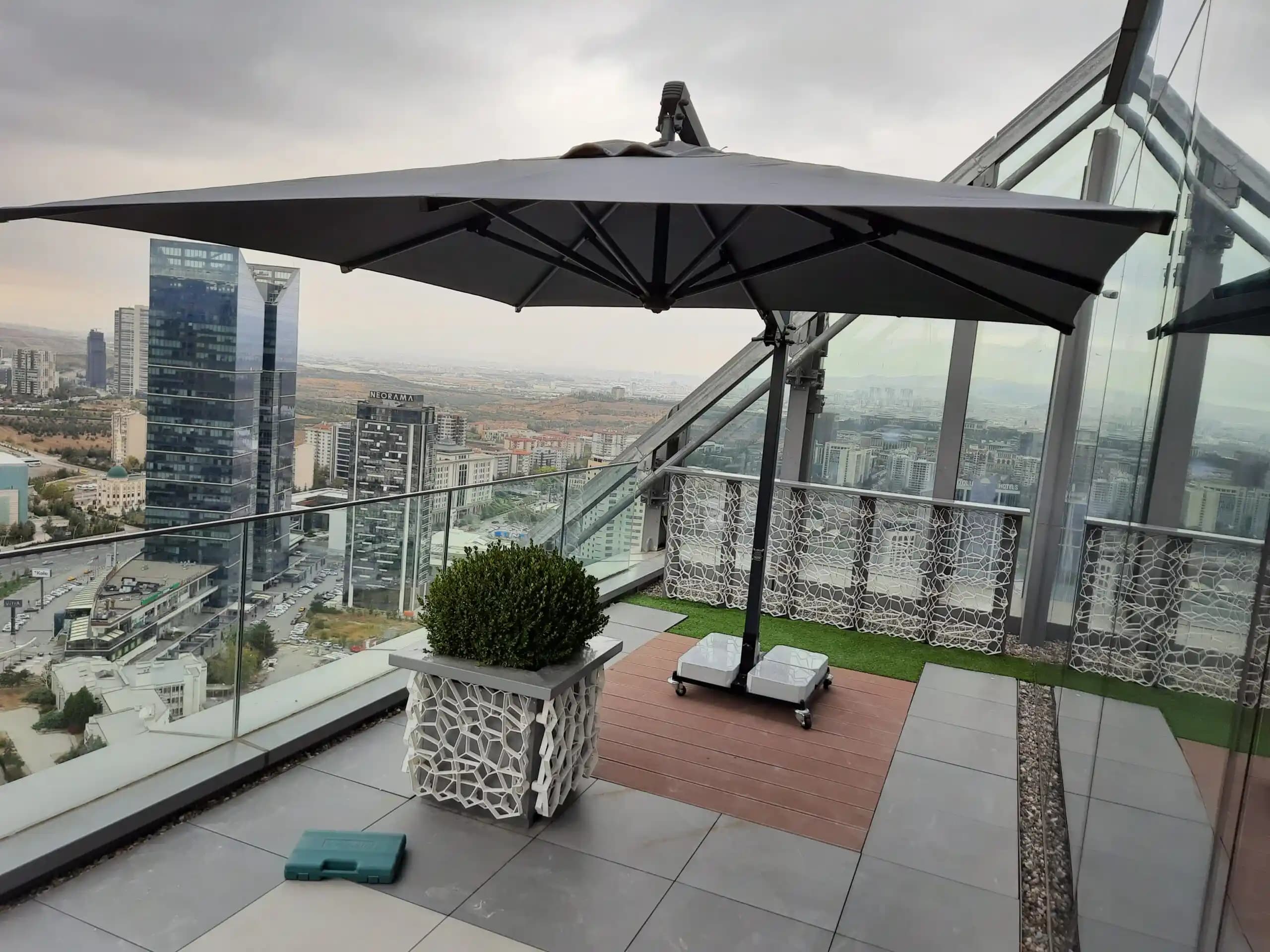 Büyük Balkon Şemsiyeleri ile Gölge ve Estetiği Bir Arada Sağlama Rehberi