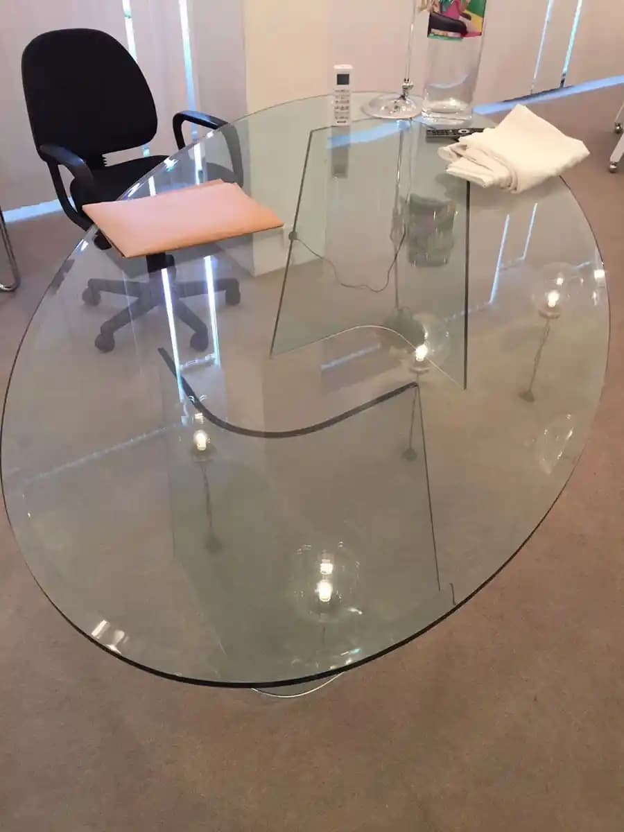 Cam Masalar: Modern Tasarım ve Güvenlik Özellikleriyle Estetik İç Mekan Parçası