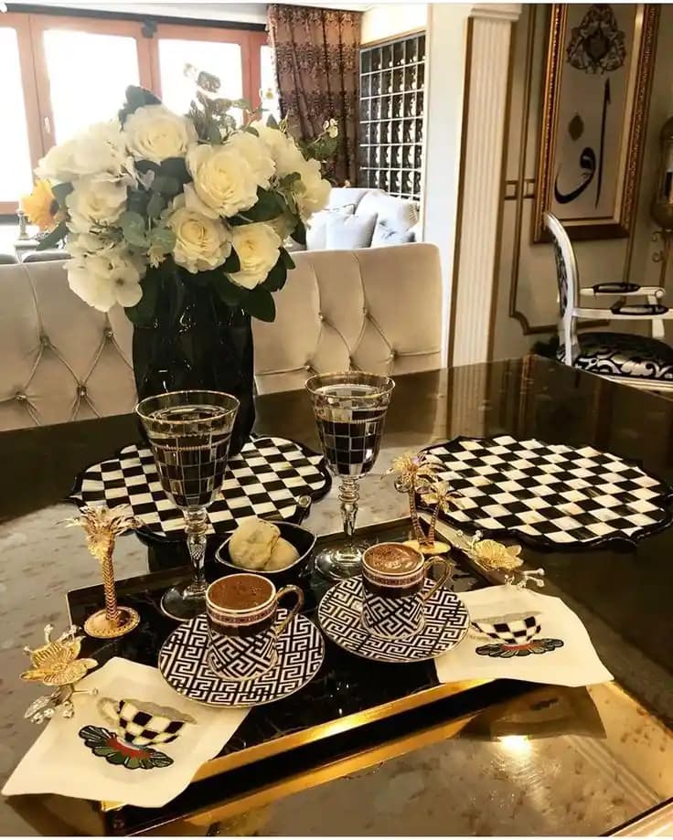 Çay Setleri ile Ev Dekorasyonunda Şıklık ve Fonksiyonellik Nasıl Sağlanır