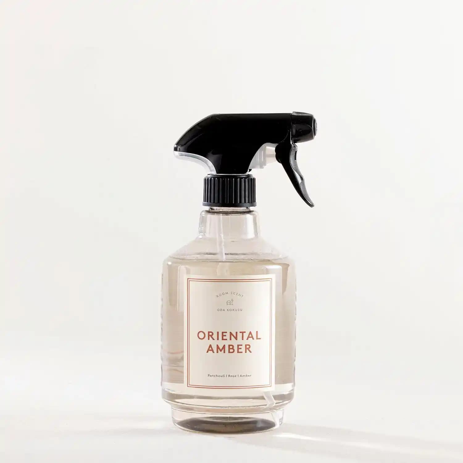 Chakra Oriental Amber Oda Kokusu: Modern Tasarımı ve Kalıcı Sıcak Koku Özellikleri