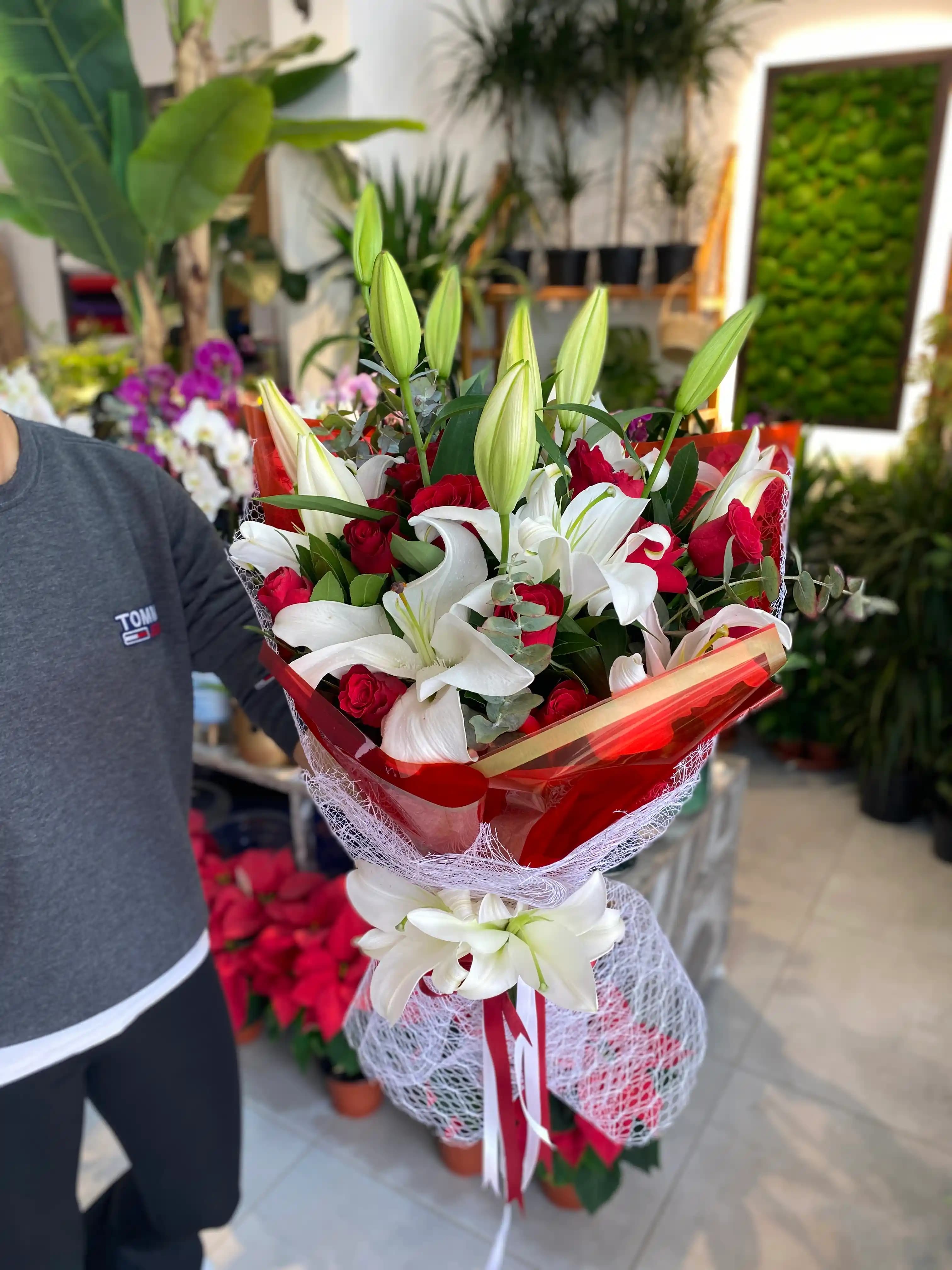 Çiçek Tasarımlarında Zarafet ve Anlamın Buluşması: Estetik ve Duyguların Harmanı