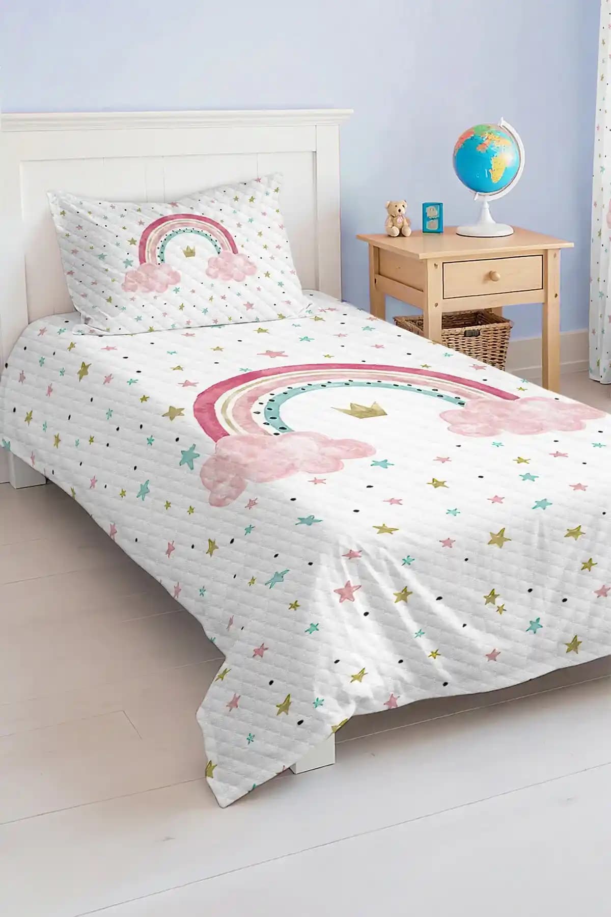 Çocuk Odası Dekorasyonunda Şık ve Fonksiyonel Yatak Örtüsü Seçimi Rehberi