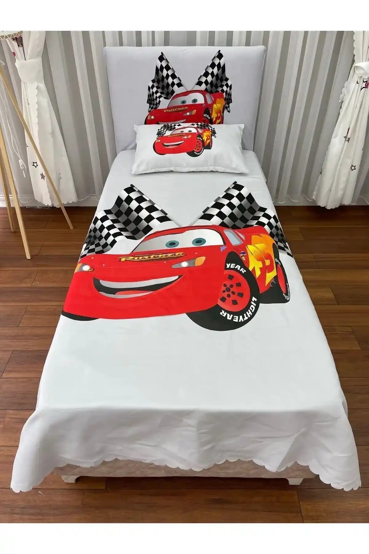 Çocuk Odası Dekorasyonunda Şimşek McQueen Temalı Yastıkların Rolü ve Dekorasyon İpuçları