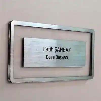 Daire Kapı İsimlikleri: Malzeme, Tasarım ve Kullanım İpuçlarıyla Estetik ve İşlevsellik