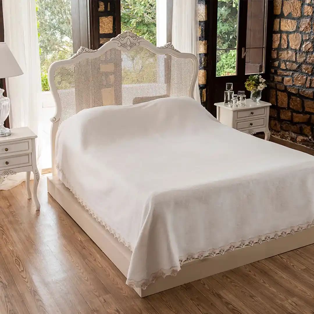 Dantel Battaniyelerle Ev Dekorasyonunda Zarafetin Detayları ve Trendler