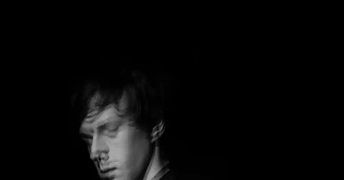 Dekoratif Cam Vazo ile Ev Dekorasyonunda Zarif ve Şık Dokunuşlar 2024