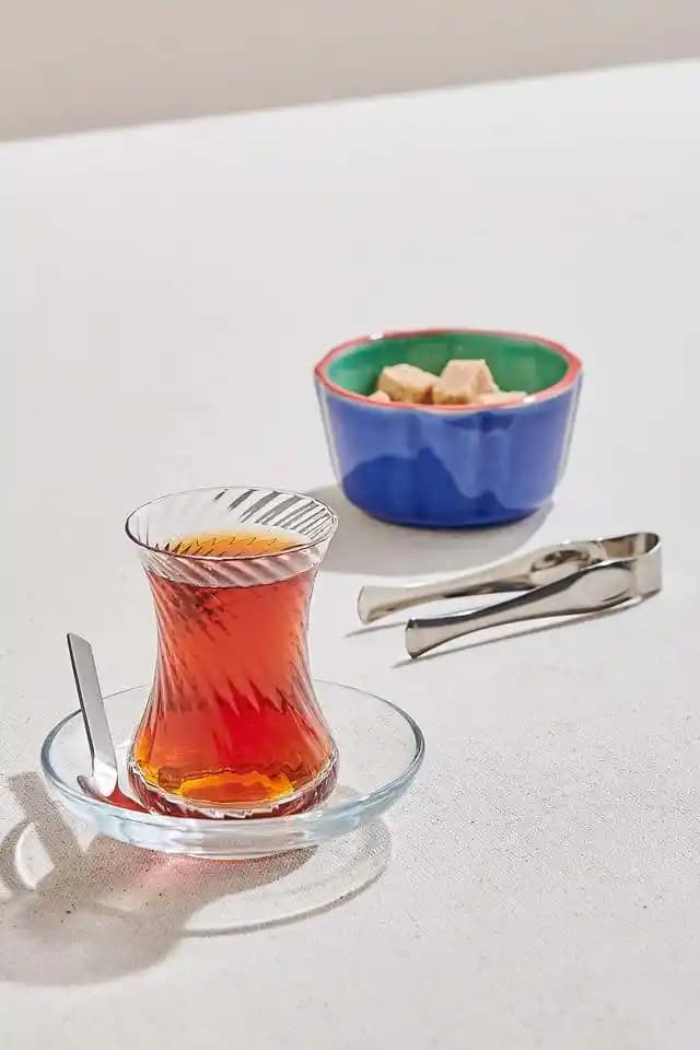 Dekoratif Çay Bardakları: Estetik ve Fonksiyonellik Sunan Tasarımlar