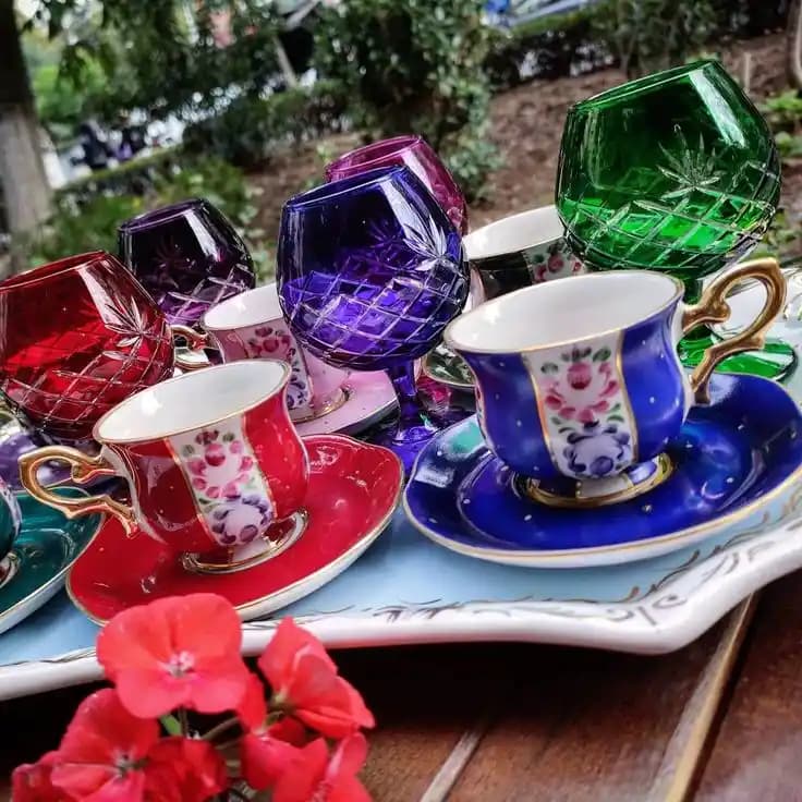 Dekoratif ve Fonksiyonel Cam Fincanlar: Estetik ve Kullanışlı Seçenekler