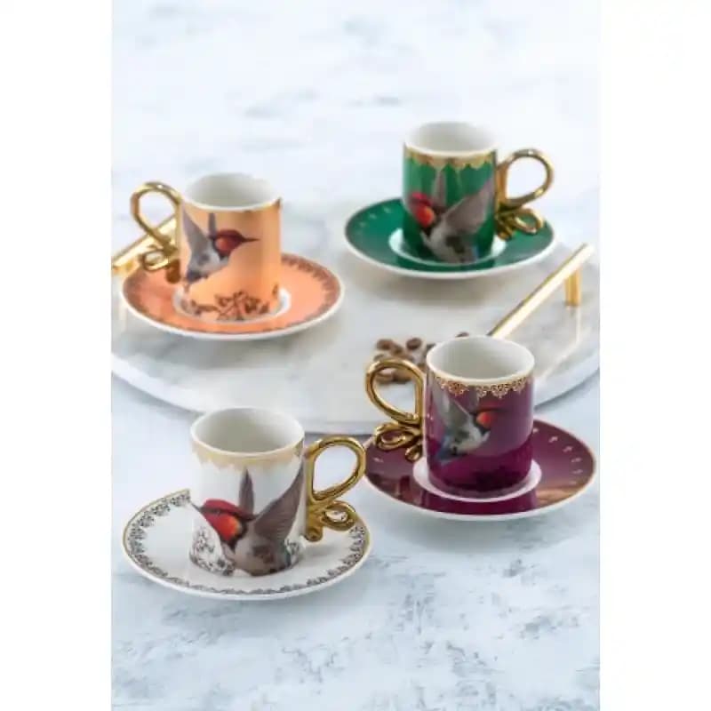 Desenli Kahve Fincanlarının Dekorasyonda Kullanımı: Estetik ve Fonksiyonel Seçenekler