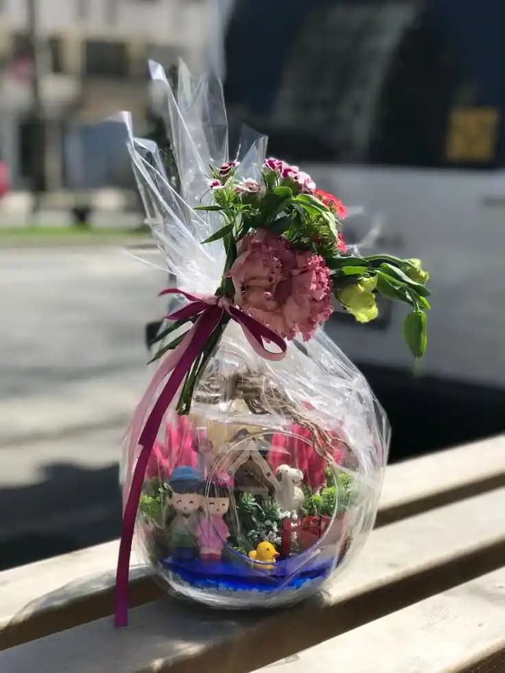 Doğal Estetik ve Çiçek Sepeti Temalı Teraryumlar İçin Dekorasyon Önerileri ve Tasarım İpuçları