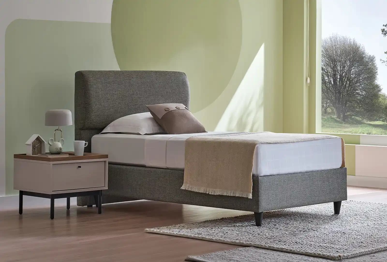 Doğal Malzemeler ve Yeşil Renkli Yatak Başlıklarıyla Estetik ve Sağlıklı Yatak Odası Tasarımı