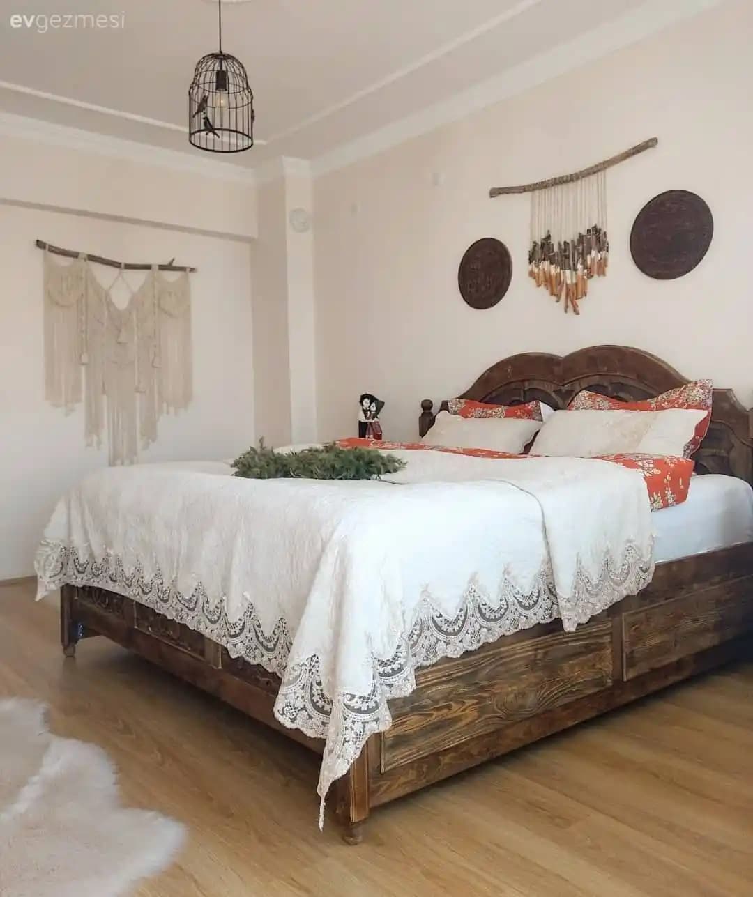 Doğal ve Şık Yatak Başlığı Dekorasyonu İçin Temel İpuçları ve Malzeme Seçenekleri