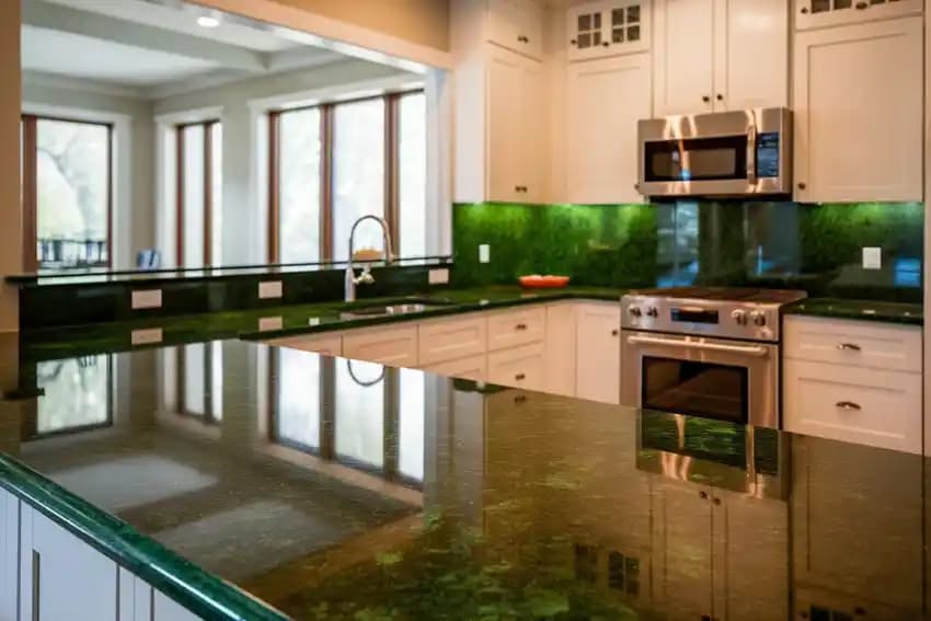 Doğal Yeşil Granit Dekorasyon Rehberi: Özellikler, Uygulamalar ve Bakım İpuçları