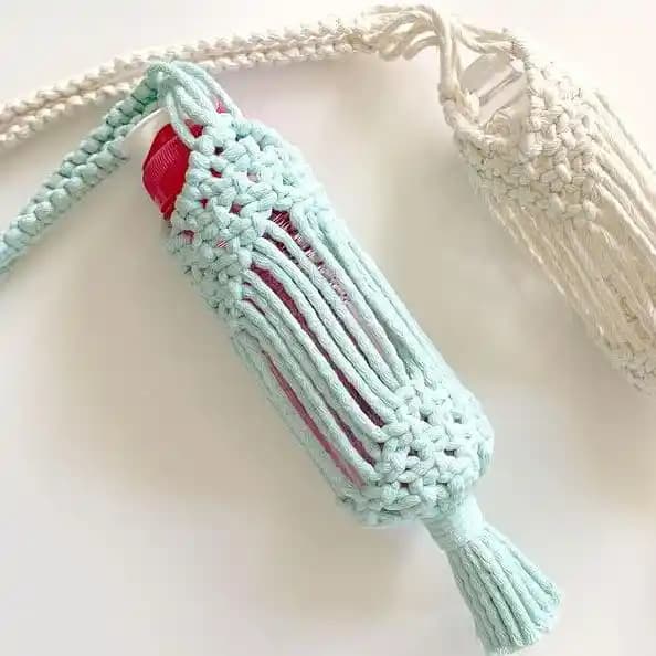 El Yapımı Makrome Su Şişesi Kılıfı: Sürdürülebilir ve Estetik Çözüm