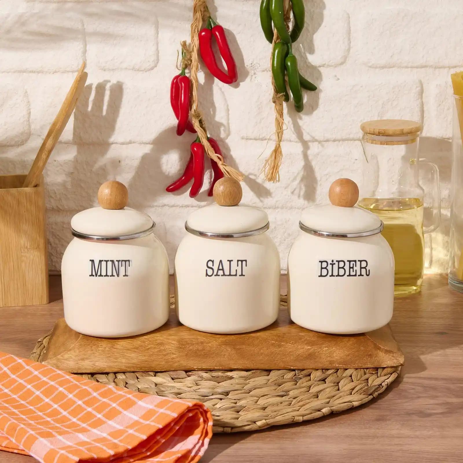 Emaye Baharatlıklar ile Mutfak Organizasyonunda Estetik ve Dayanıklılık Sağlayan Çözümler