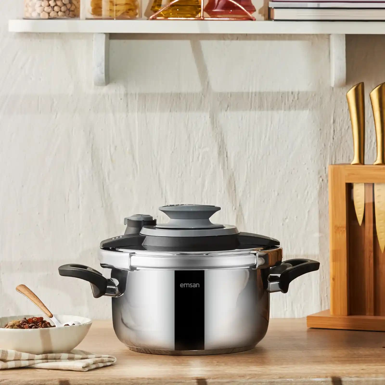 Emsan 4 Litre Mutfak Tenceresi: Dayanıklı ve Çok Yönlü Kullanım İçin Uygun