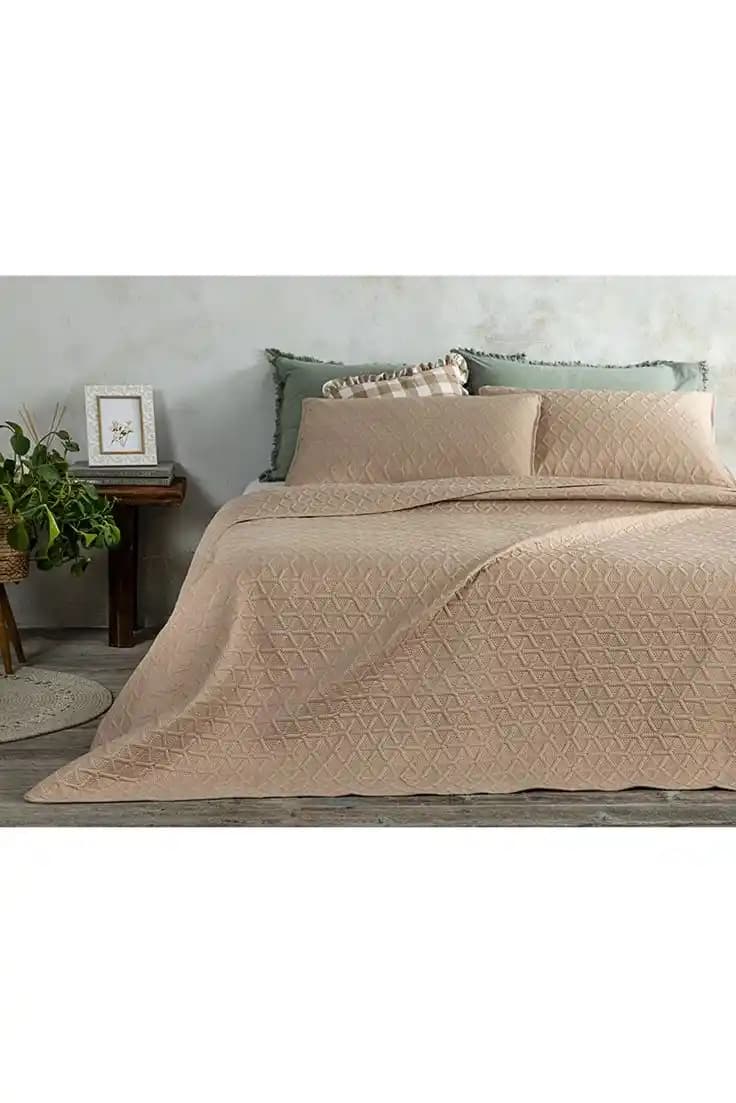 Estetik ve Fonksiyonel Çok Amaçlı Yatak Örtüleri: Modern Tasarım ve Kullanım Alanları