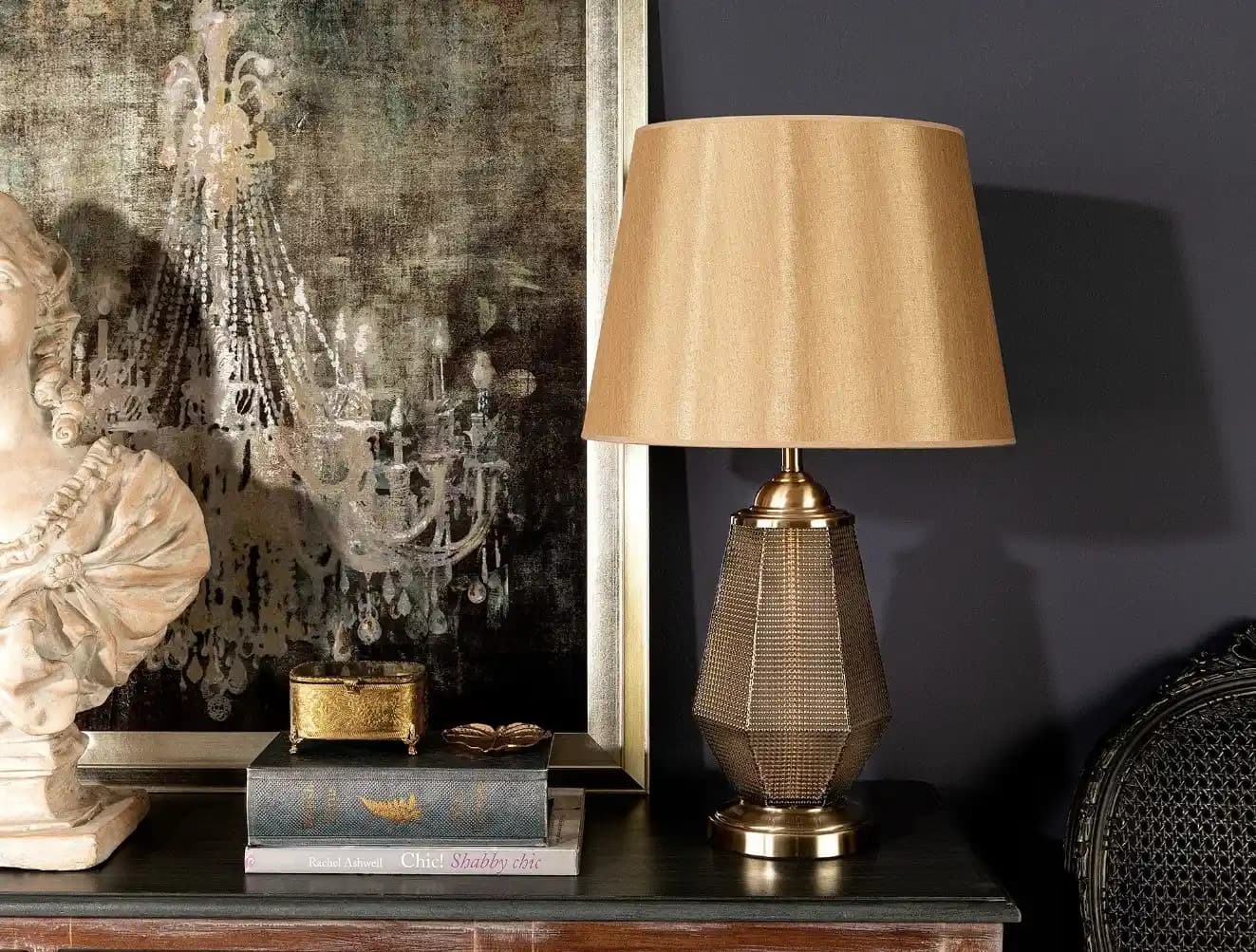 Ev Dekorasyonuna Uygun Modern ve Şık Abajur Seçenekleri ve İpuçları