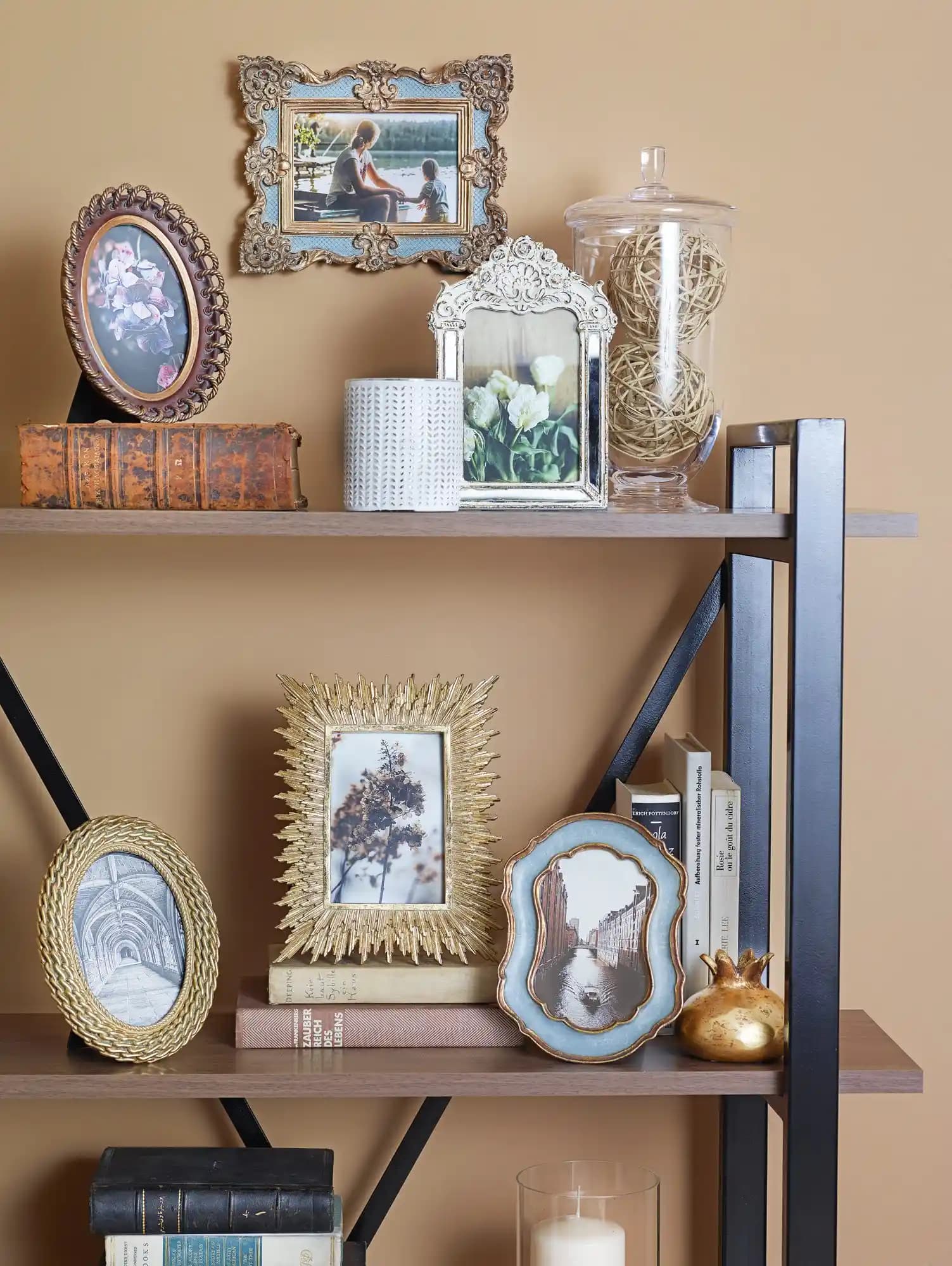 Ev Dekorasyonunda Camlı Çerçeve Seçenekleri ve Dekorasyon İpuçları