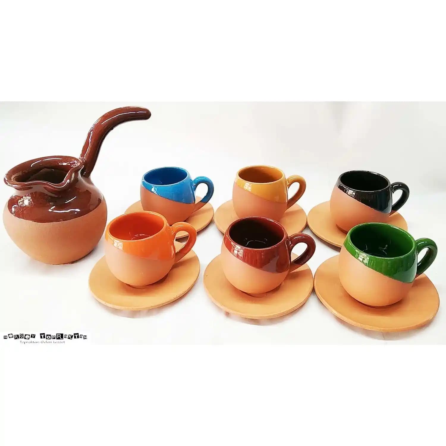 Ev Dekorasyonunda Çömlek Fincan Takımlarının Estetik ve Fonksiyonel Kullanımı