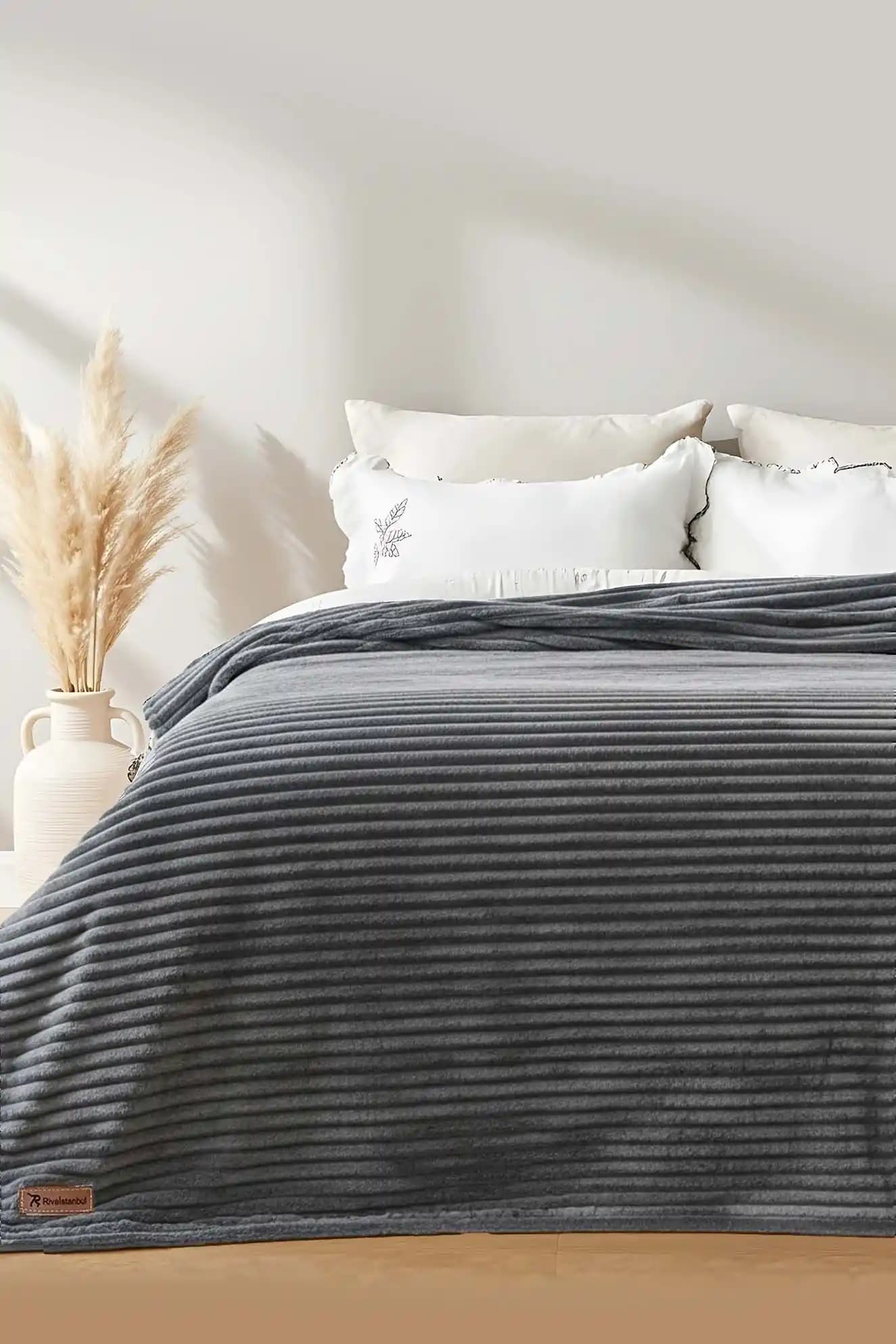 Ev Dekorasyonunda Dekoratif ve Rahat Battaniyelerin Seçimi ve Kullanımı İpuçları