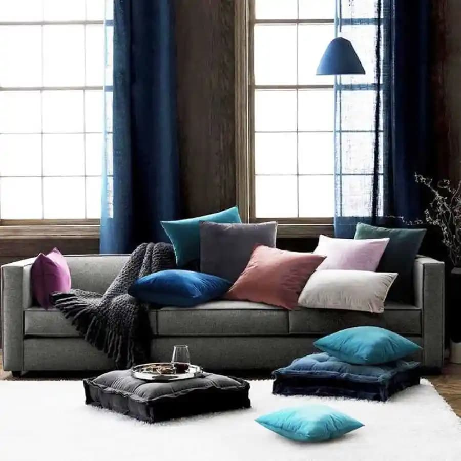 Ev Dekorasyonunda Dekoratif Yastıkların Seçimi ve Kullanım İpuçları