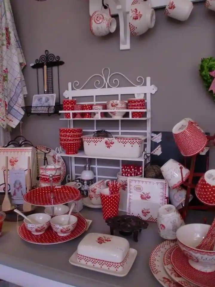 Ev Dekorasyonunda Emaye Setler: Dayanıklı ve Estetik Çözümlerle Modern Tasarımlar