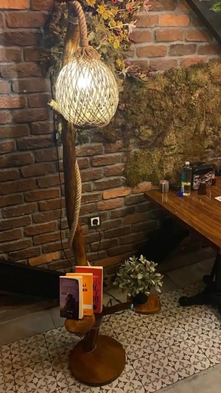 Ev Dekorasyonunda Fonksiyonel Lambader ve Şemsiye Kullanımıyla Estetik ve Pratik Çözümler