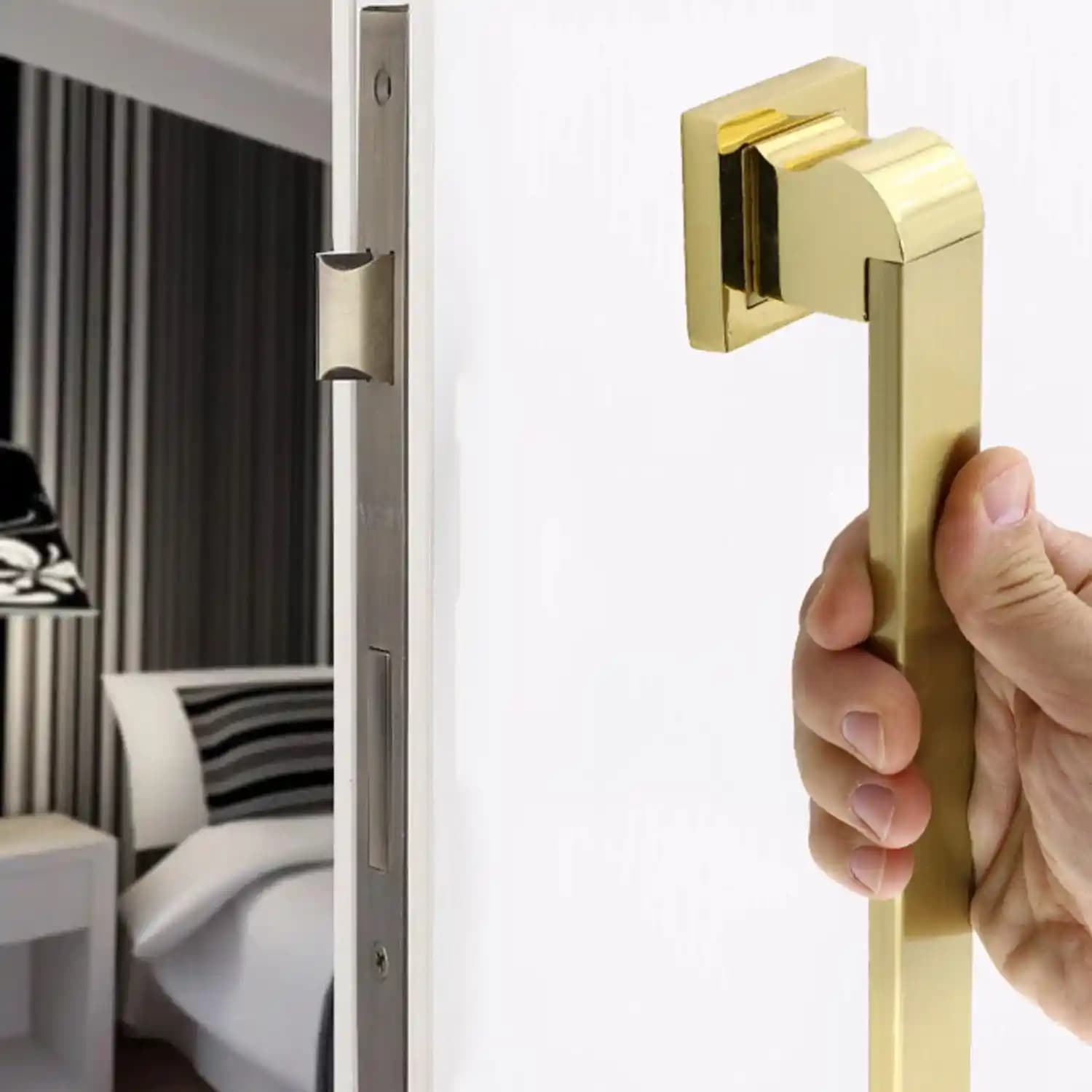 Ev Dekorasyonunda Gold Kapı Kulpunun Yeri ve Önemi: Estetik ve Dayanıklılık Analizi