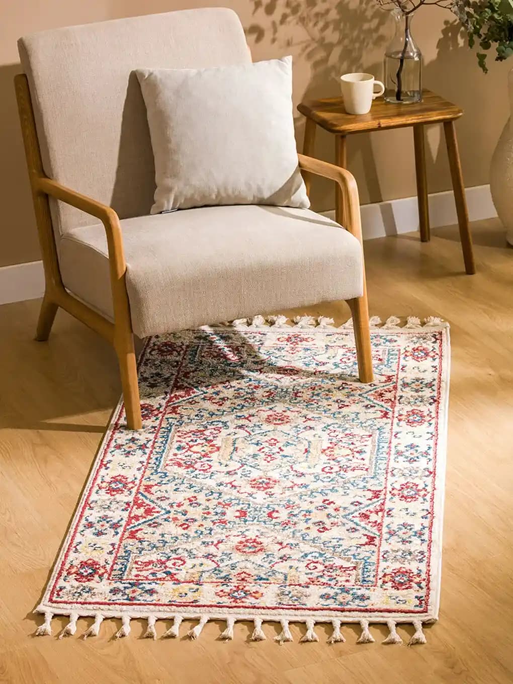 Ev Dekorasyonunda Halı ve Kilim Seçimi: Trendler, Malzemeler ve Pratik Tavsiyeler