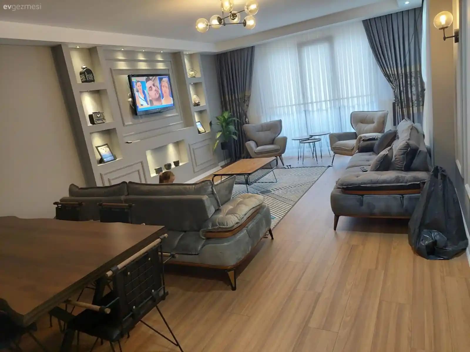 Ev Dekorasyonunda Trend Valiz Modelleri ve Estetik Katkıları