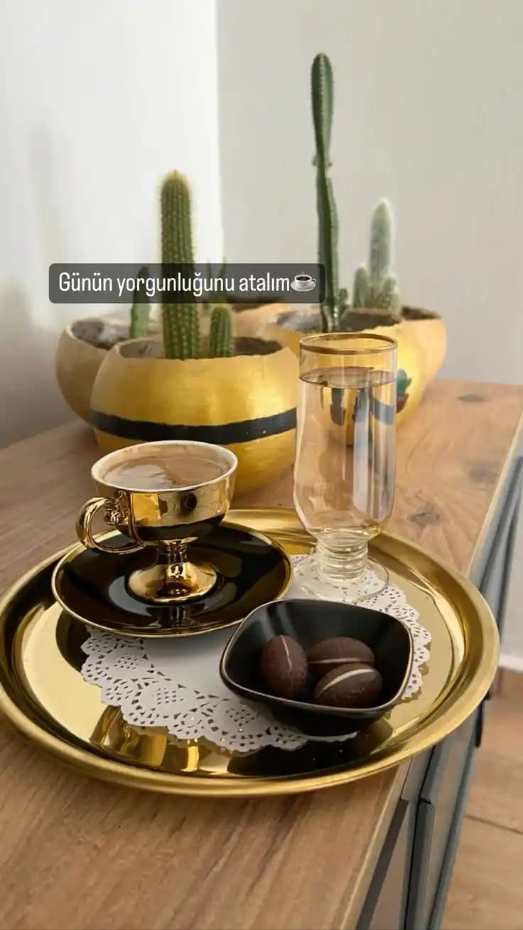 Ev Dekorasyonunda Zarif Kupalarla Şıklık Yaratmanın Yolları ve Dekoratif Kullanım İpuçları