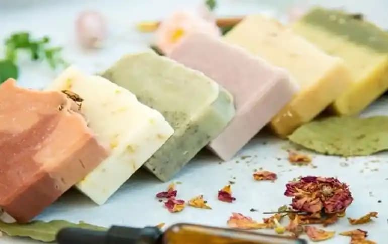 Evde Doğal Sabun Yapımı: Sağlıklı ve Çevre Dostu Bir Alternatif Nasıl Yapılır